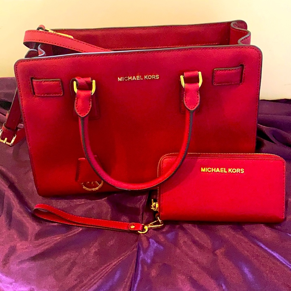 ❤️⭐️ Red MK purse with matching wallet ❤️⭐️
